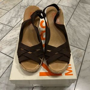 MICHAEL KORS WEDGE SANDALS! SIZE 8! $35!